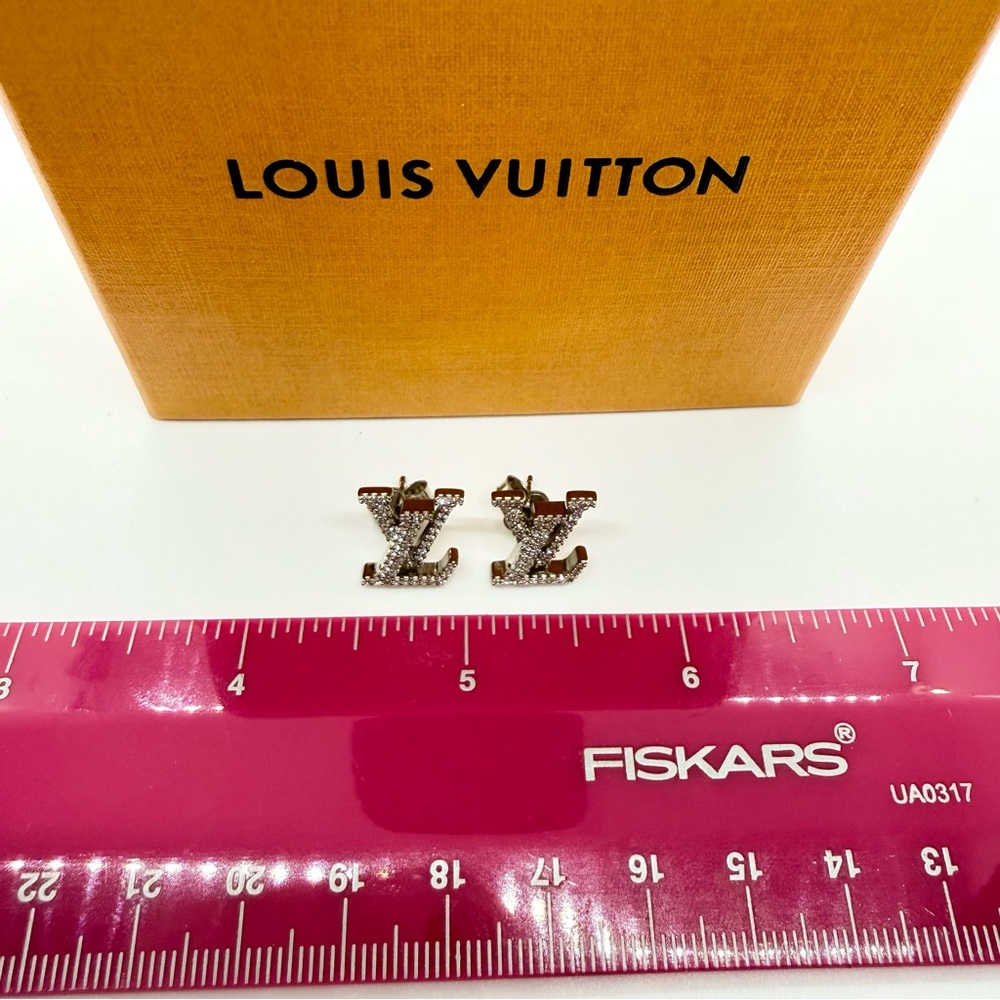 AUTHENTIC LV ICONIC CRYSTAL LOGO EARRINGS - SILVER - Picture 9 of 12